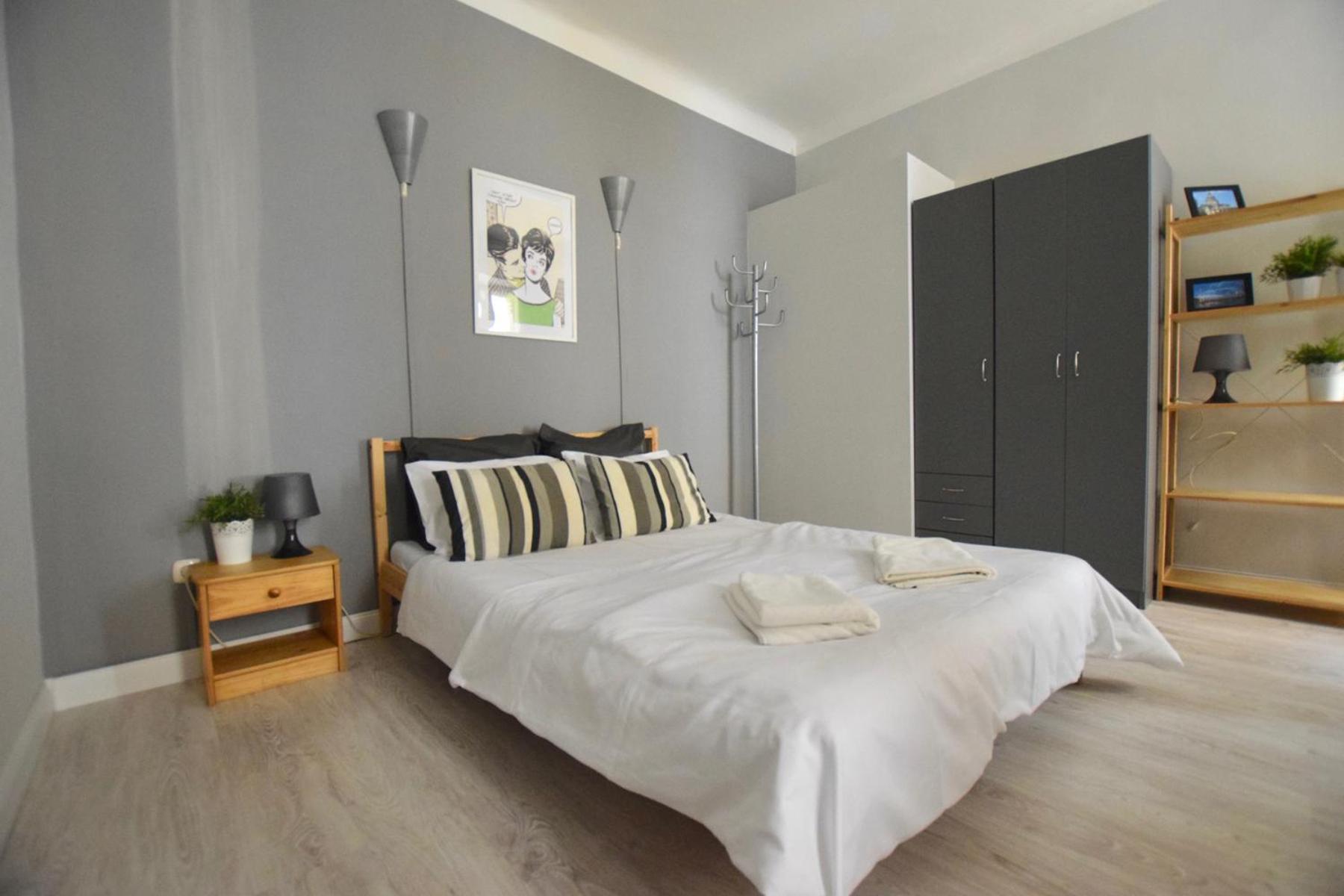 By Hi5- Oktober 6 Street Apartment
