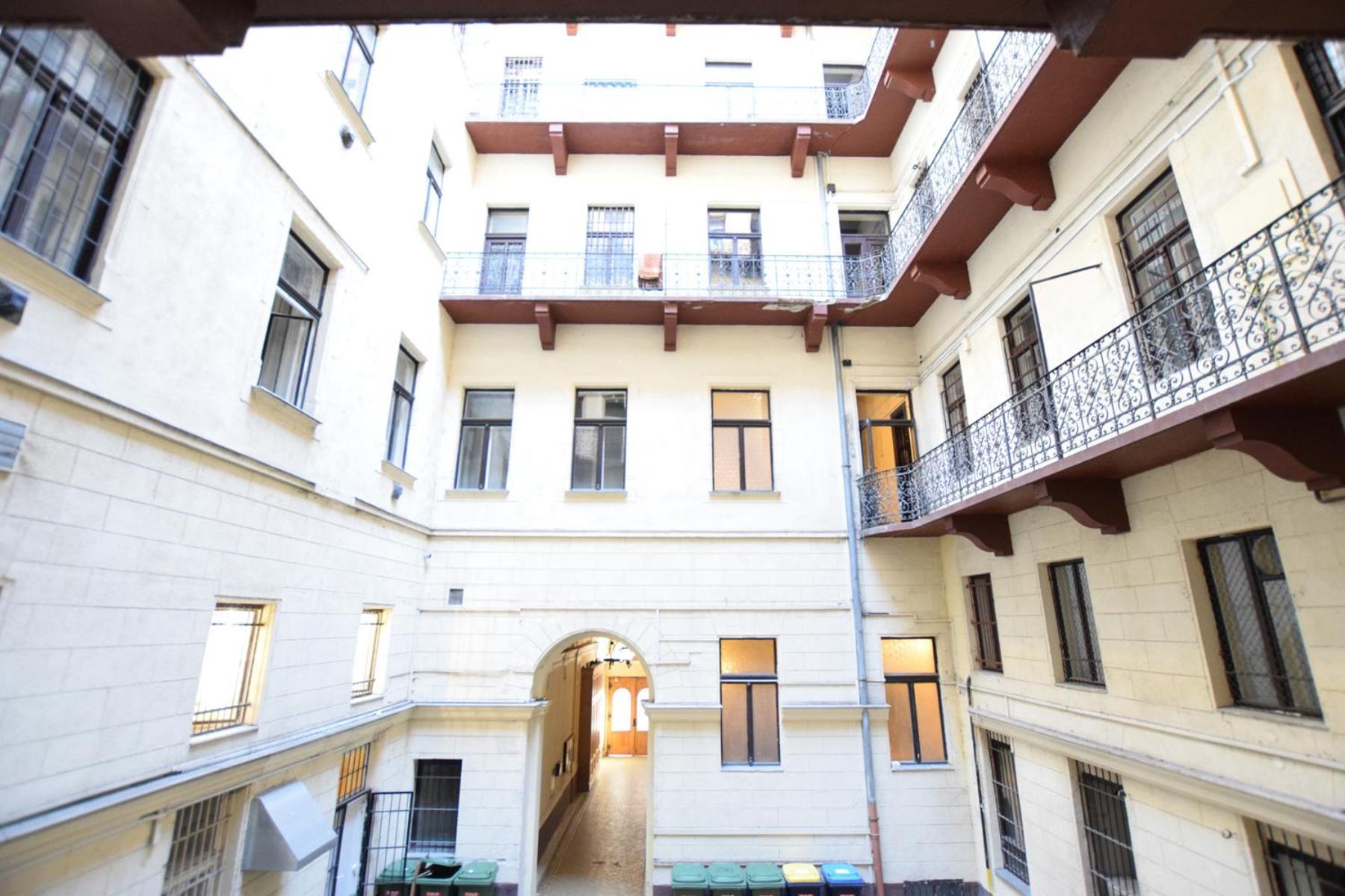 By Hi5- Oktober 6 Street Apartment Budapest